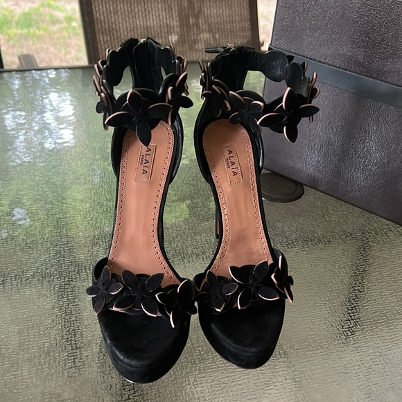 Alaia Suede Platform Heels - Picture 8 of 11